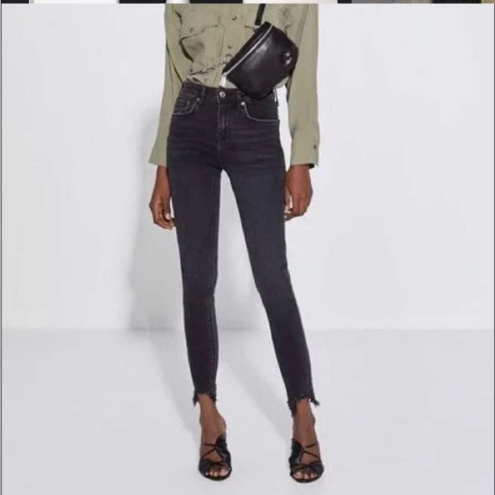 Zara jeans “The Skinny” in pearl black size 4